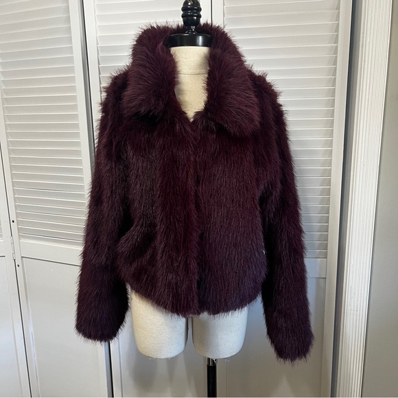 No Boundaries Jackets & Blazers - NWT No Boundaries Burgundy Faux Fur Teddy Jacket